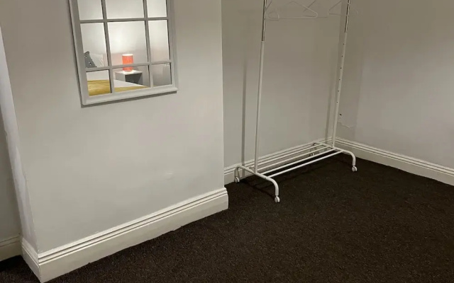 Guesthouse-2br-parking-wifi-toiletriesprovided