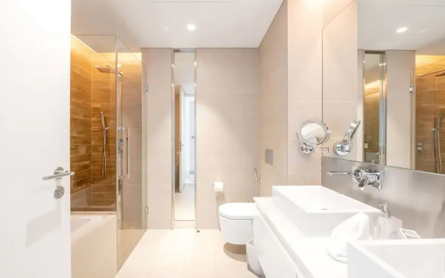 Lavish & Equipped 2 BR Facing Ain Dubai