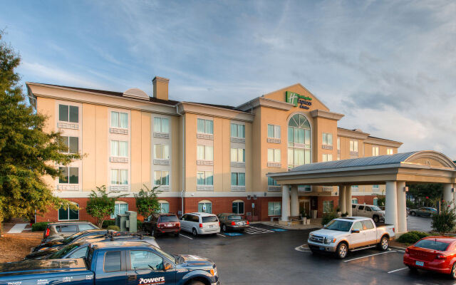 Holiday Inn Express & Suites Columbia-I-26 @ Harbison Blvd, an IHG Hotel