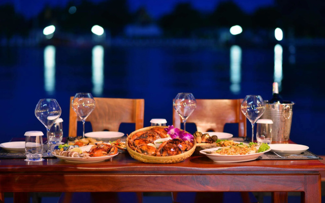 Amphawa Riverfront Hotel