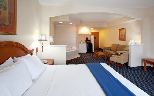 Holiday Inn Express & Suites Orangeburg