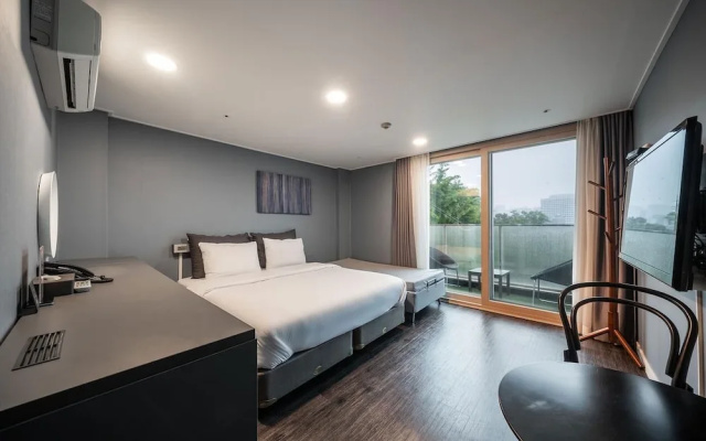 Myeongdong Young Inn Hotel