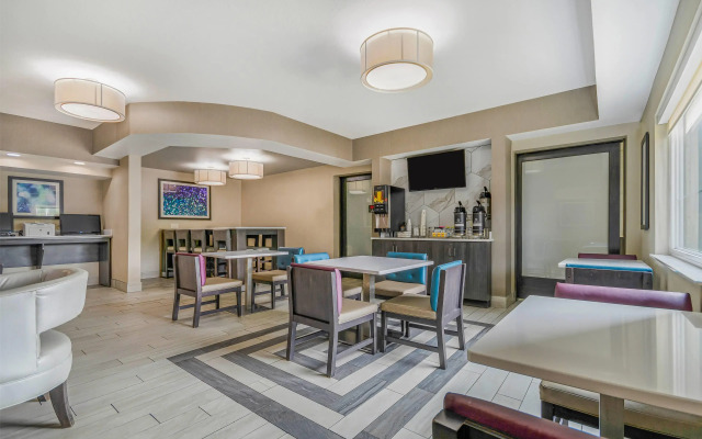 La Quinta Inn & Suites by Wyndham Batavia