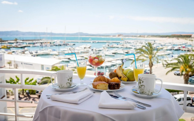 Hotel & Diving les Illes