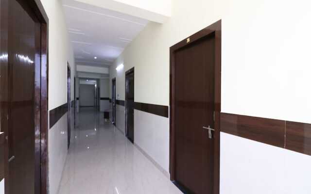 OYO 12760 Pragati Palace
