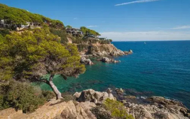 Apartments Sant Lluis CENTER, 2 min walk from the sea