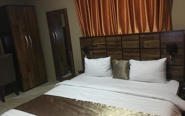 Momak 5 Hotel and Suites