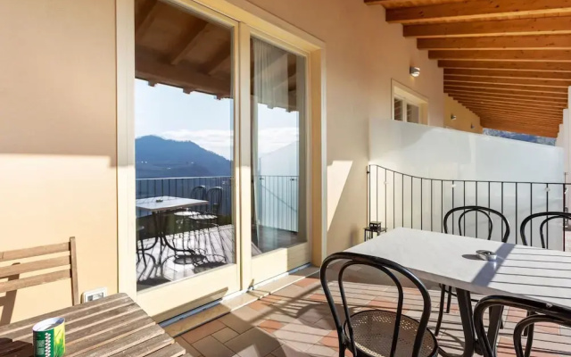 Hill-view Holiday Home in Tremosine With Swimming Pool