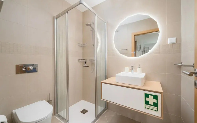 Lagos Modern 2 With Pool by Homing