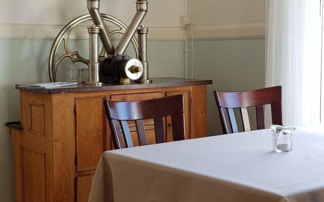 Tante Tut & Onkel E Hotel
