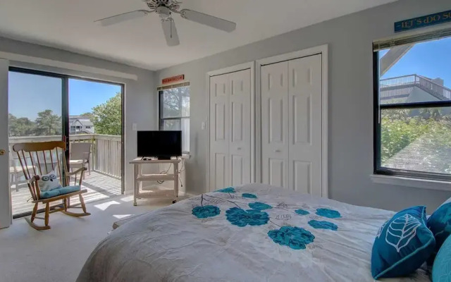 Spot Tail by Peace Vacations