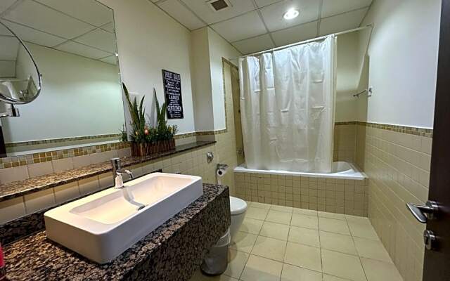Business Backpackers JBR Hostel
