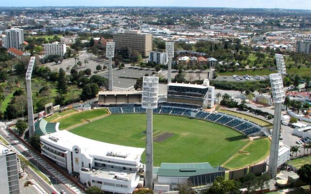 Metro Hotel Perth City