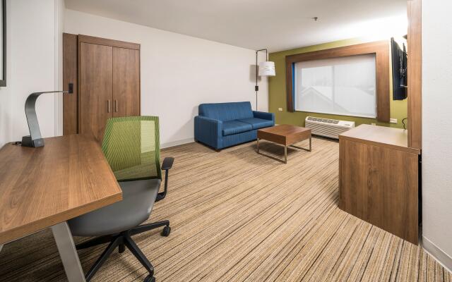 Holiday Inn Express Chicago NW - Vernon Hills, an IHG Hotel