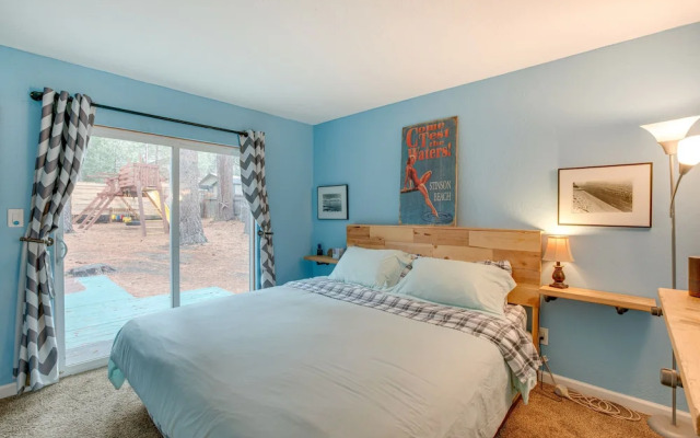 Idyllic Tahoe Home: 1 Mi to Heavenly Ski Resort!