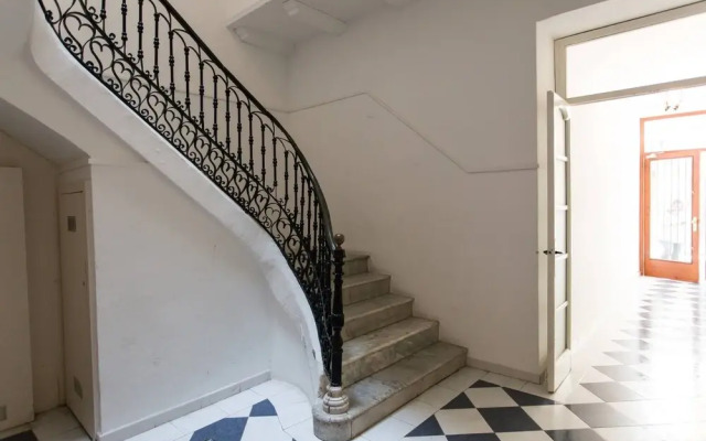 Apart In The Center With Terrace