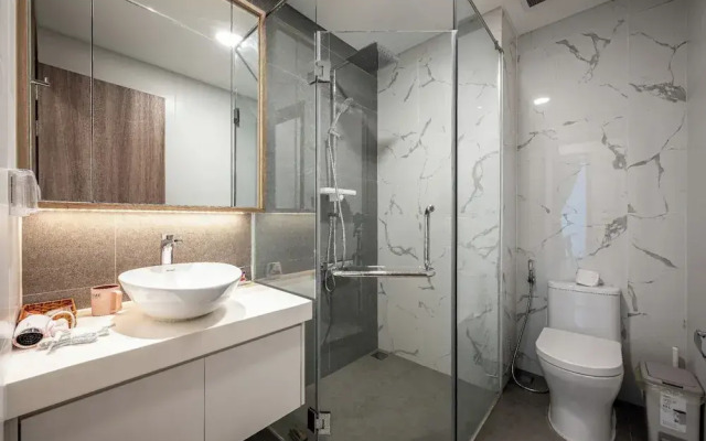 Golden Mansion - Transit Apt Free POOL & GYM