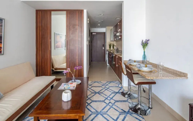 Stylish Studio Apartment in JLT With Lake Views!
