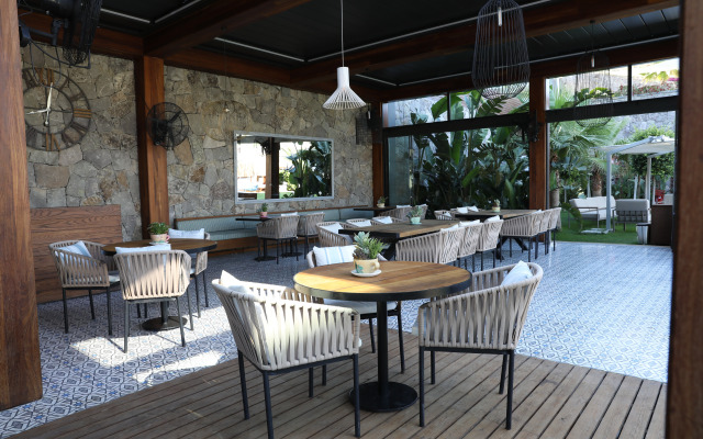 Mare Deluxe Residences & Villas
