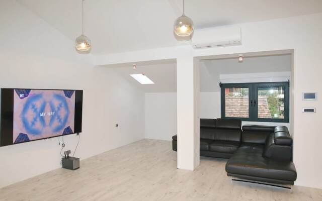 Windrose Apartments
