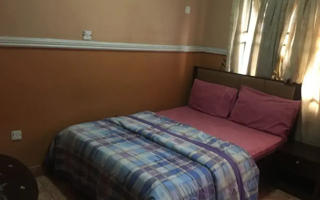 Lancaster Hotel & Suites