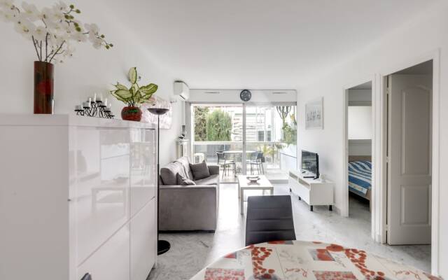 4 people apartment - AC and swimming pool by Weekome