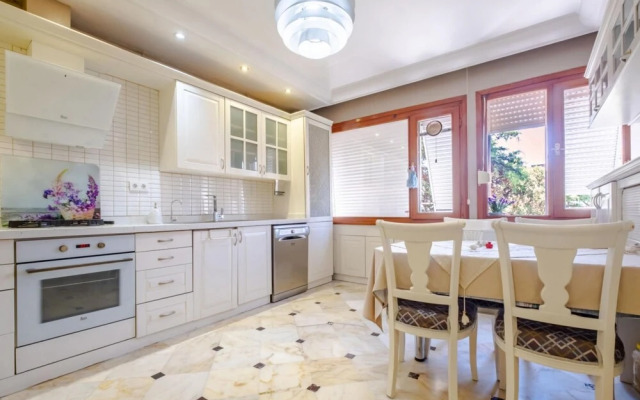 Ravishing Flat With Nature View in Florya