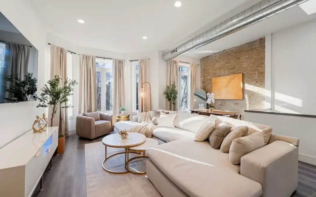 Luxury 2BR Condo in Wicker Park