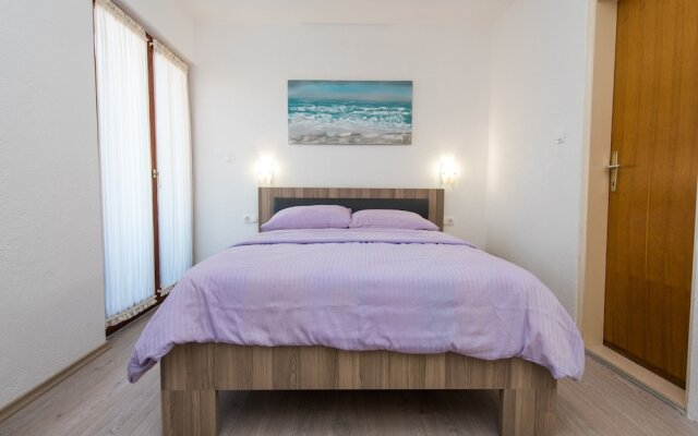 A3 Cozy Apt. w. big Garden, 2 Balconies & Grill