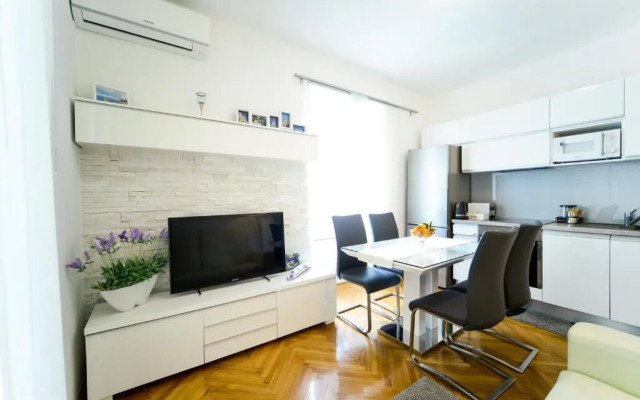 Central Palace Apartment