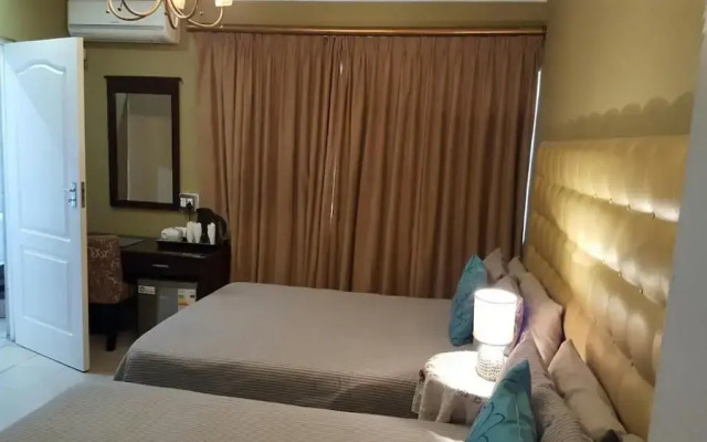 Savoy Lodge With Breakfast Included - Nice Standard Double Room 4