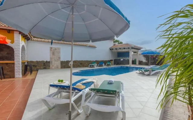 Villa Javier Sayalonga by Ruralidays