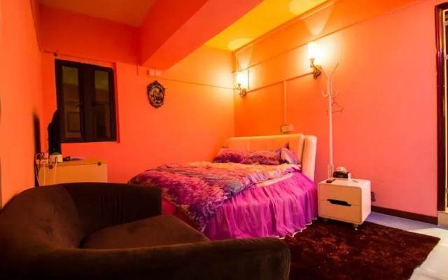 Mr. Xu's Space Capsule Youth Hostel