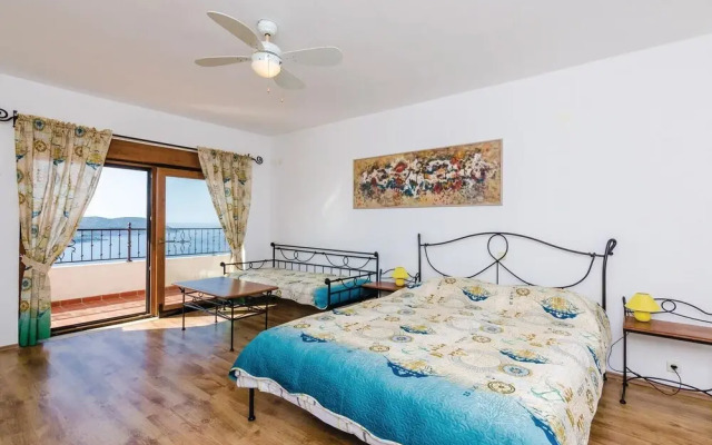 Nice Home in Orasac With Wifi and 6 Bedrooms