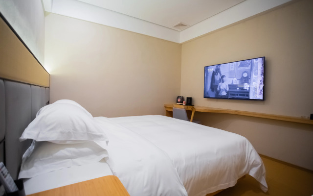 Lili Orange Light Luxury Hotel