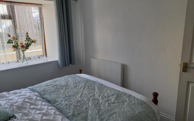 Cosy Apartment Close to Tunnels Beaches