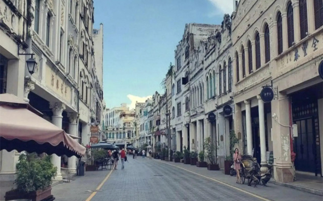 Haikou V8 Chaoman Tour Hotel