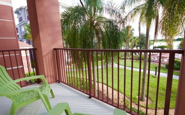 Lake View Treasure 2 Bedroom Condo by RedAwning