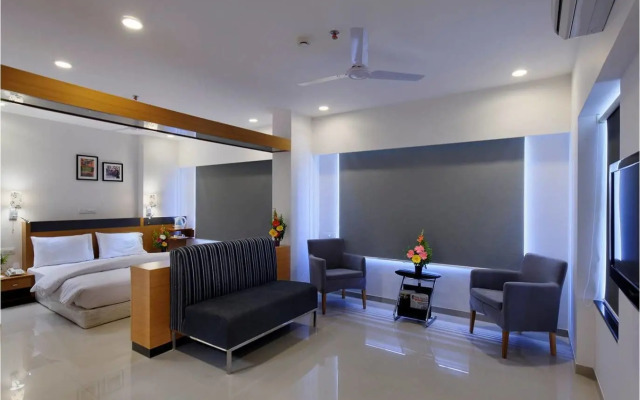 Hi5 Hotel & Experience