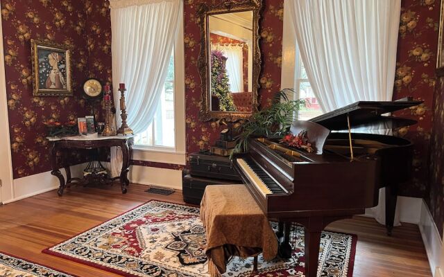 Benefield House Bed & Breakfast