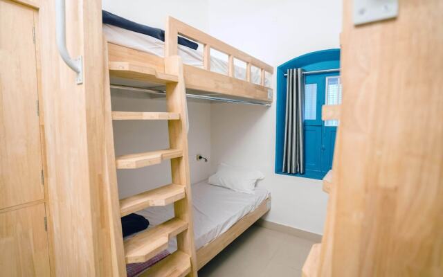 Roambay Hostels
