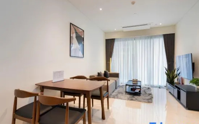 The Emerald Metropole Luxury Apartment