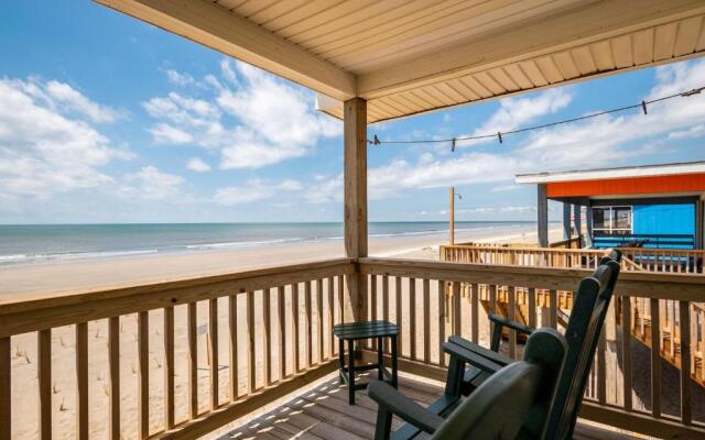 Dip Inn by Oak Island Accommodations