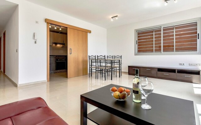 La Flora Apartments