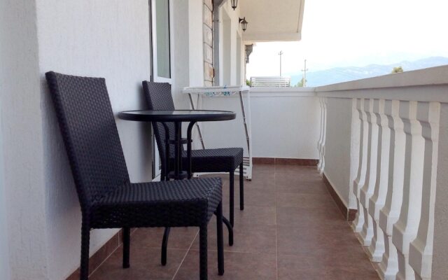 Apartment With 2 Bedrooms in Tivat, With Wonderful Mountain View, Furn