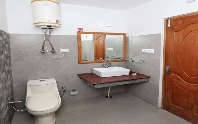 OYO 13697 Home Exotic Hill View Studio Naggar Road