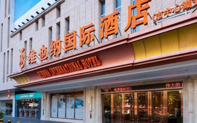 Vienna International Hotel (Zhaoqing Center Lake-view)