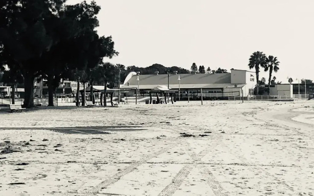 Sea Breeze Manor Inn