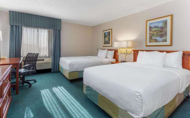 La Quinta Inn & Suites by Wyndham Chicago Gurnee