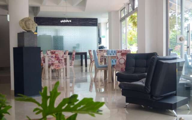 Llanogrande Airport by Bernalo Hotels